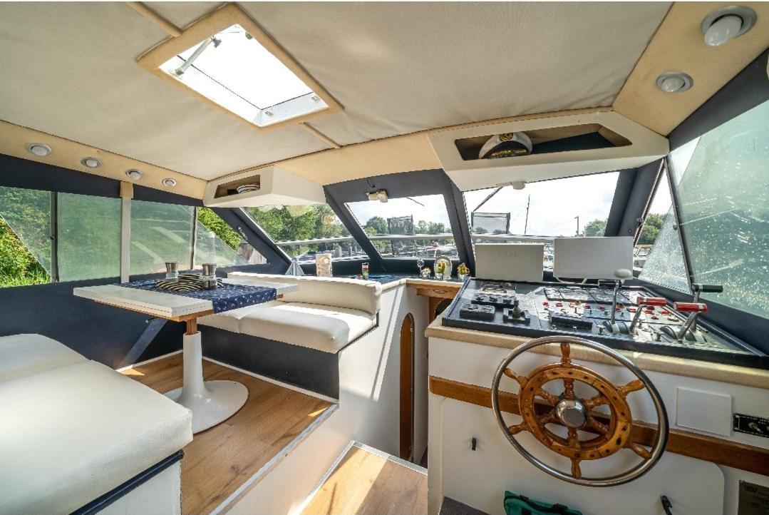 Eucala Motor Yacht 호텔 이스트 몰시 외부 사진